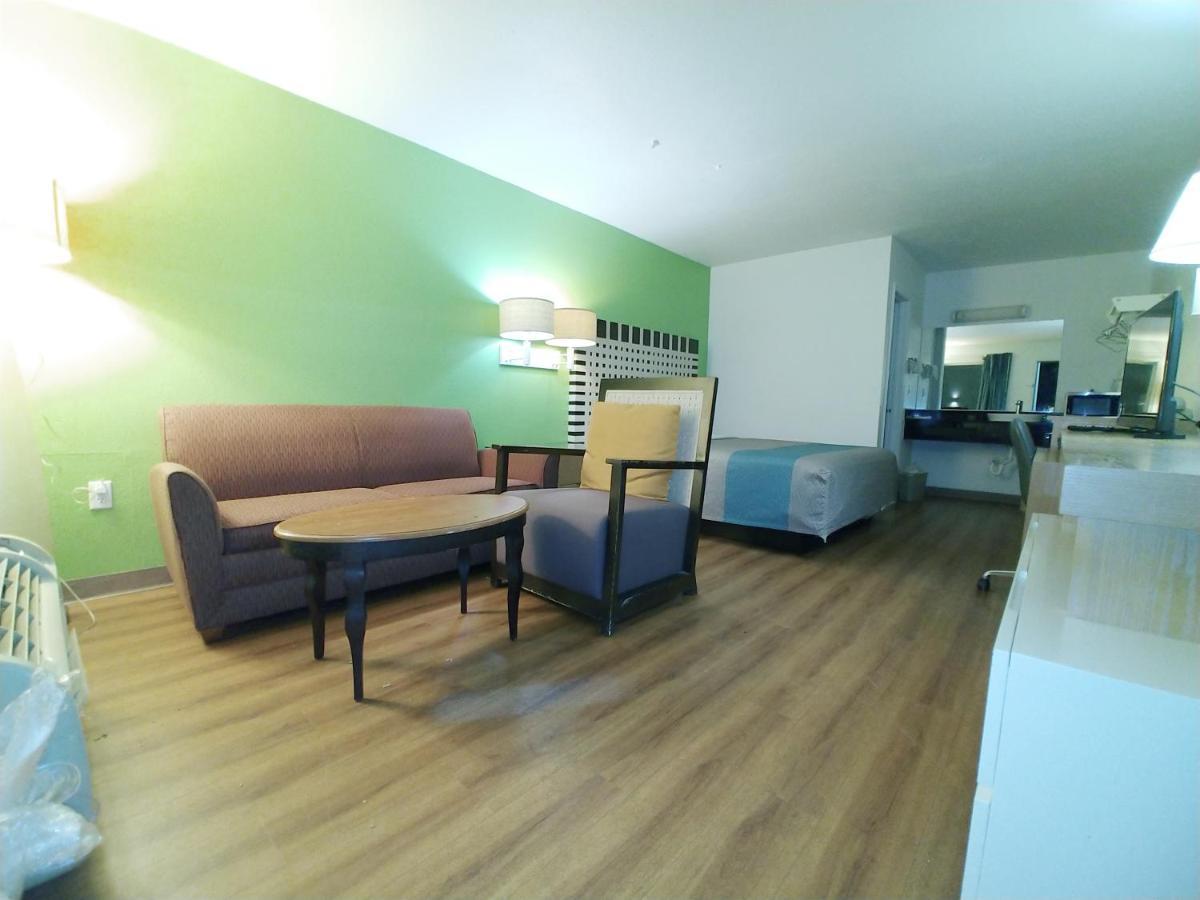 Country Yard Inn And Suites Sikeston Extérieur photo
